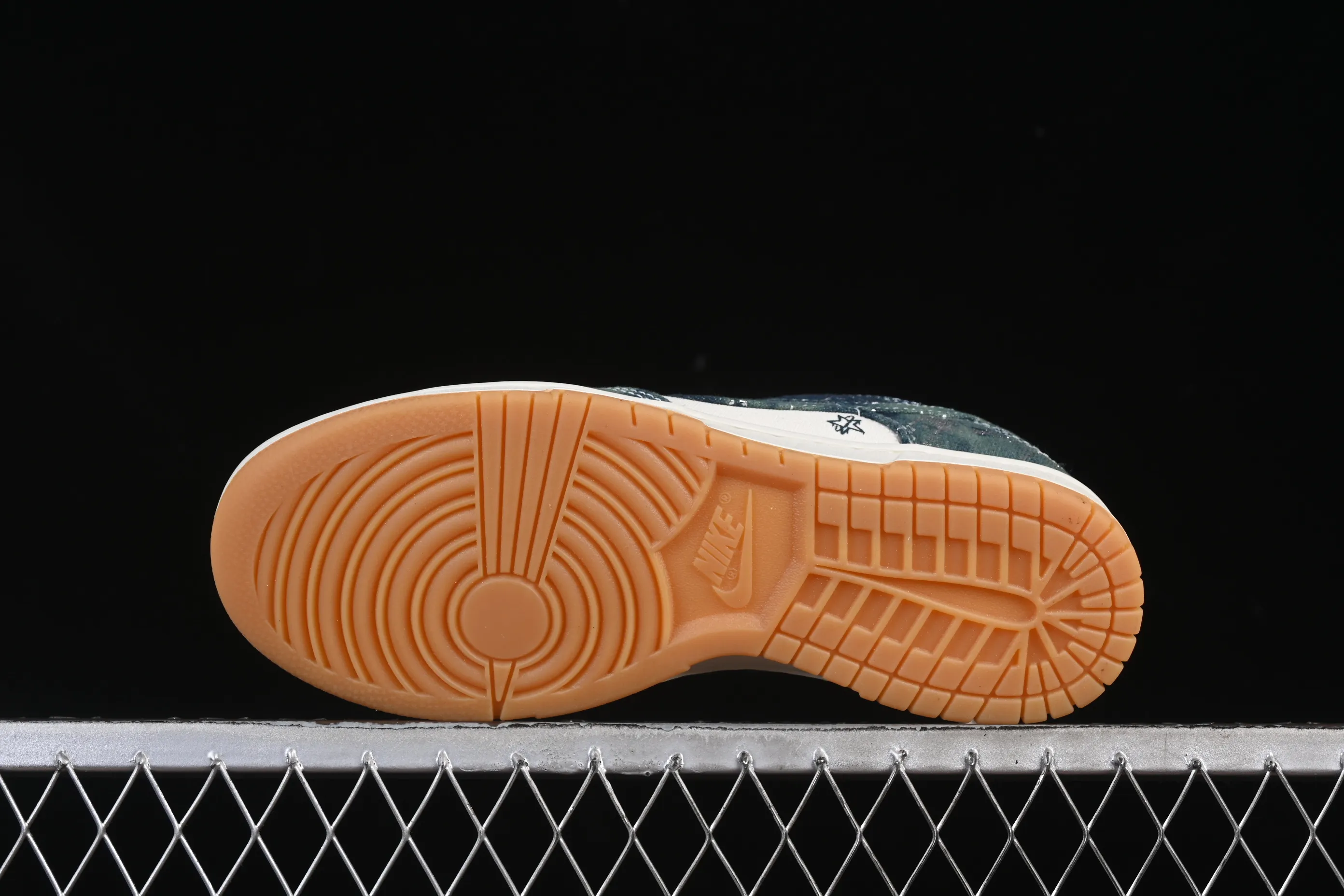 All categories Nk SB Dunk Series Nk SB Dunk Low High-end customized low-top sneakers Nike SB Dunk Low Military green fabric High-end customized low-top casual sneakers SC0601-464
